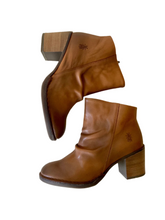 Load image into Gallery viewer, block heel ankle boots