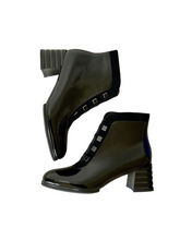 Load image into Gallery viewer, black heeled ankle boots