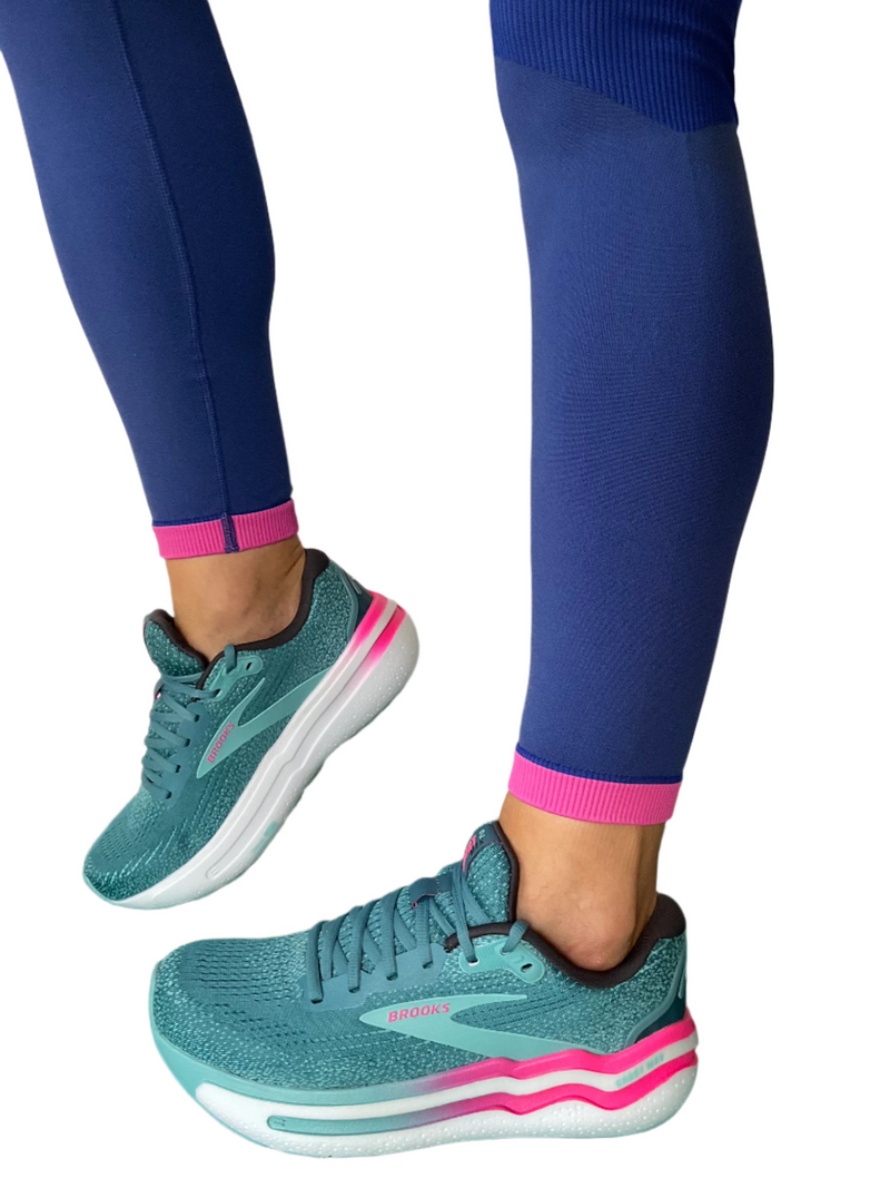 Load image into Gallery viewer, green brooks runners

