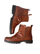 Load image into Gallery viewer, wide fitting chelsea boots