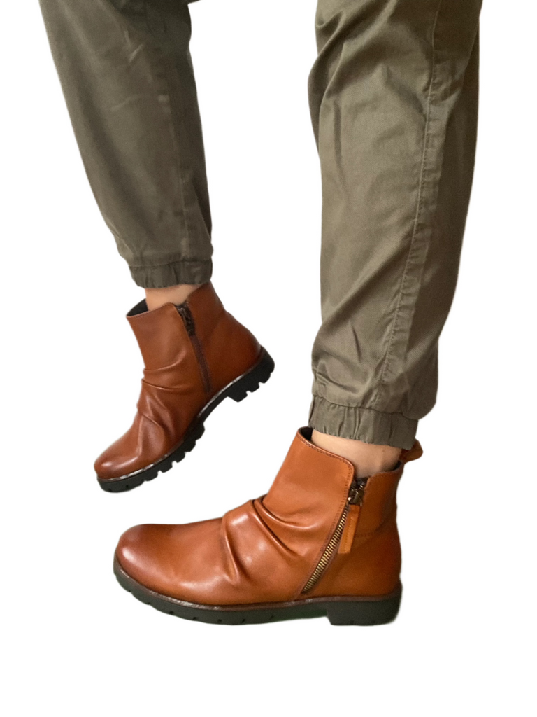 brown leather flat boots