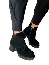 Load image into Gallery viewer, loretta vitale black chunky boots