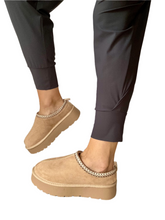 Load image into Gallery viewer, beige platform ugg shoes