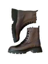 Load image into Gallery viewer, mettalic flat boots for women