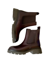 Load image into Gallery viewer, brown gabor chelsea boots