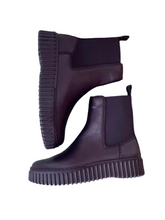 Load image into Gallery viewer, clarks chelsea boots for women