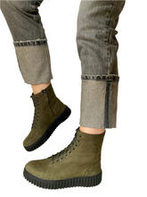 Load image into Gallery viewer, green clarks boots