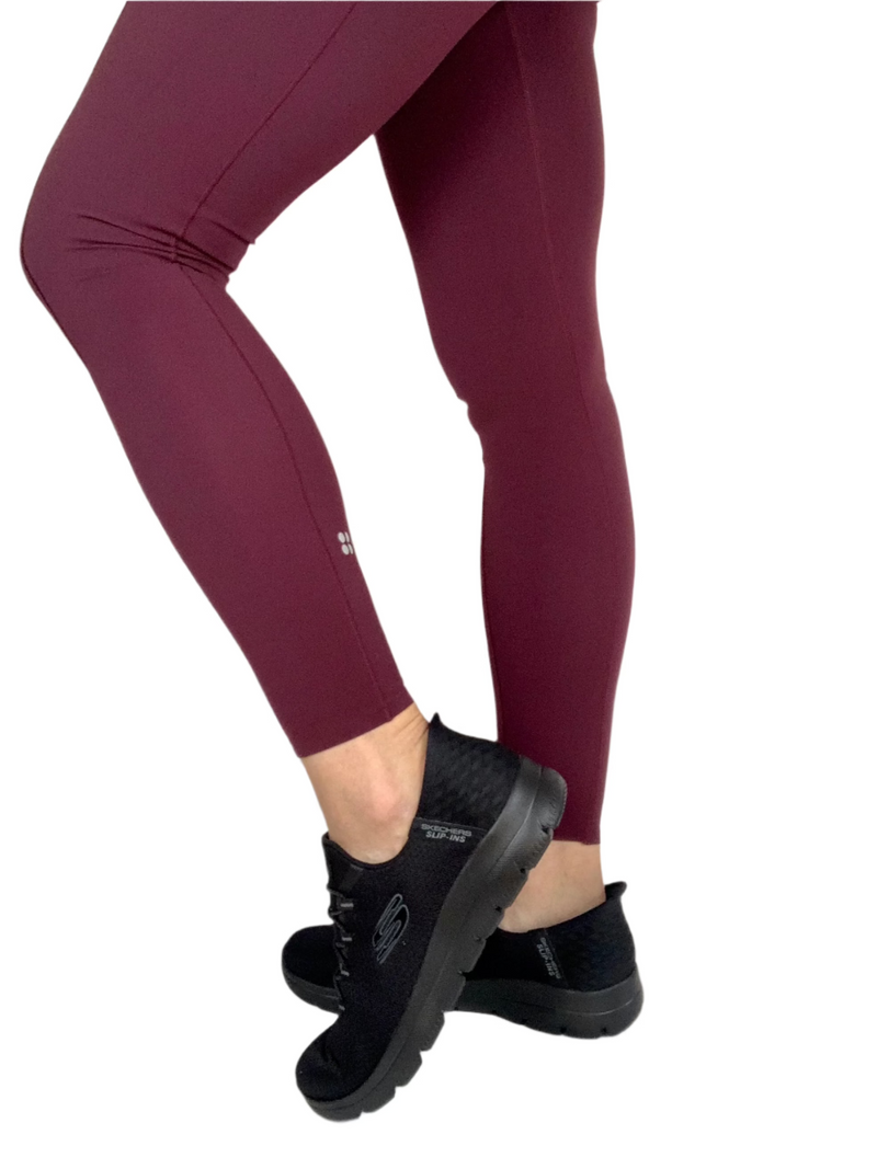 Load image into Gallery viewer, black ladies skechers slip ons
