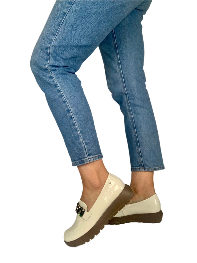 Load image into Gallery viewer, white patent Loafers
