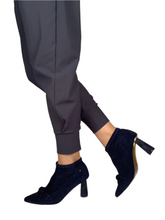 Load image into Gallery viewer, navy heeled shoes