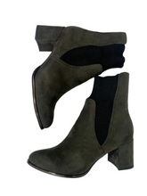 Load image into Gallery viewer, grey ladies heeled boots