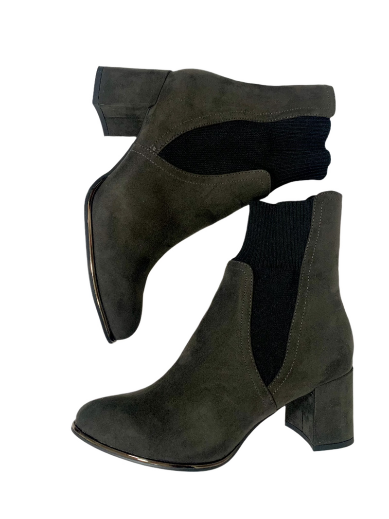 Load image into Gallery viewer, grey ladies heeled boots
