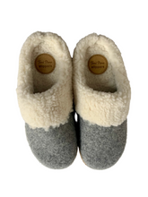 Load image into Gallery viewer, cosy slippers