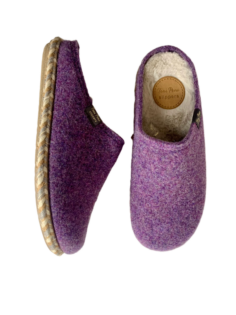 Load image into Gallery viewer, purple cosy slippers
