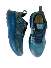 Load image into Gallery viewer, new balance ladies trail shoes