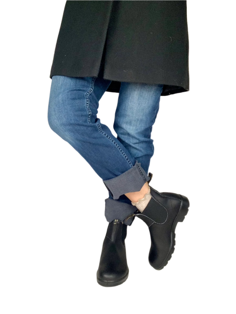 Load image into Gallery viewer, black lades blundstone boots

