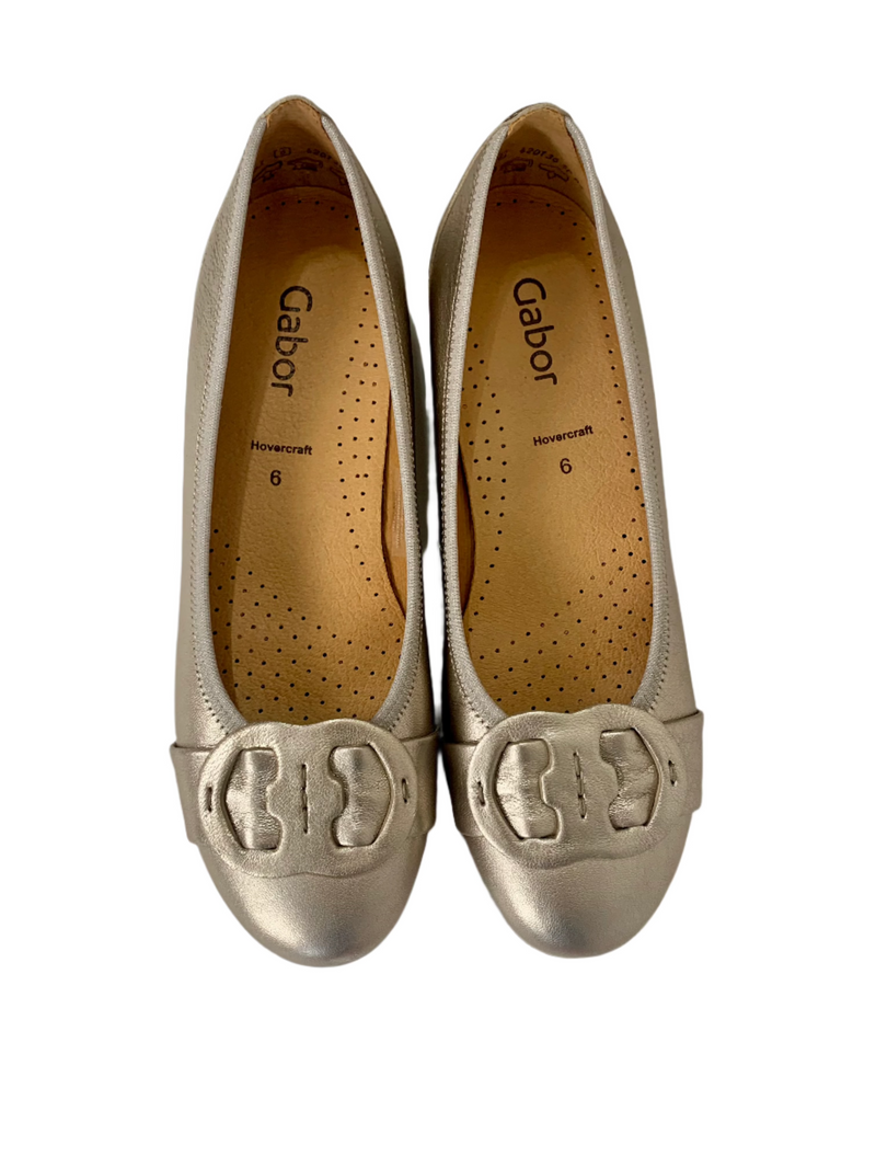 Load image into Gallery viewer, gold pumps
