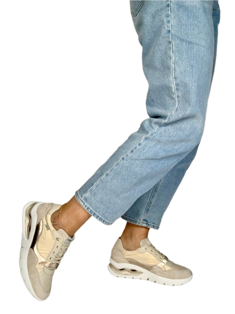 Load image into Gallery viewer, Callaghan wedge trainers
