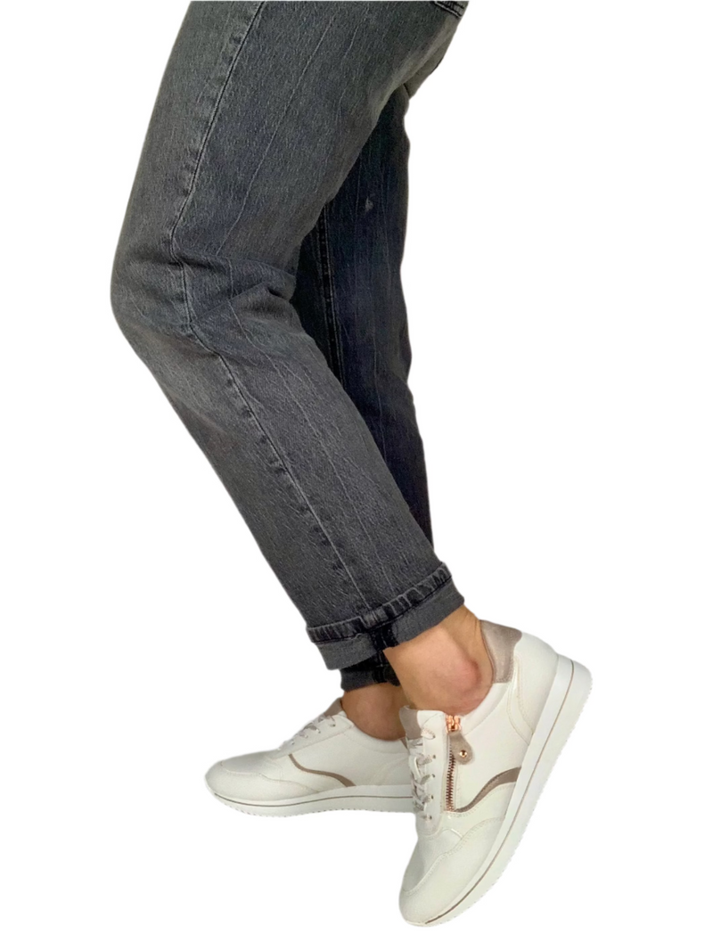 Load image into Gallery viewer, wide fit shoes for women
