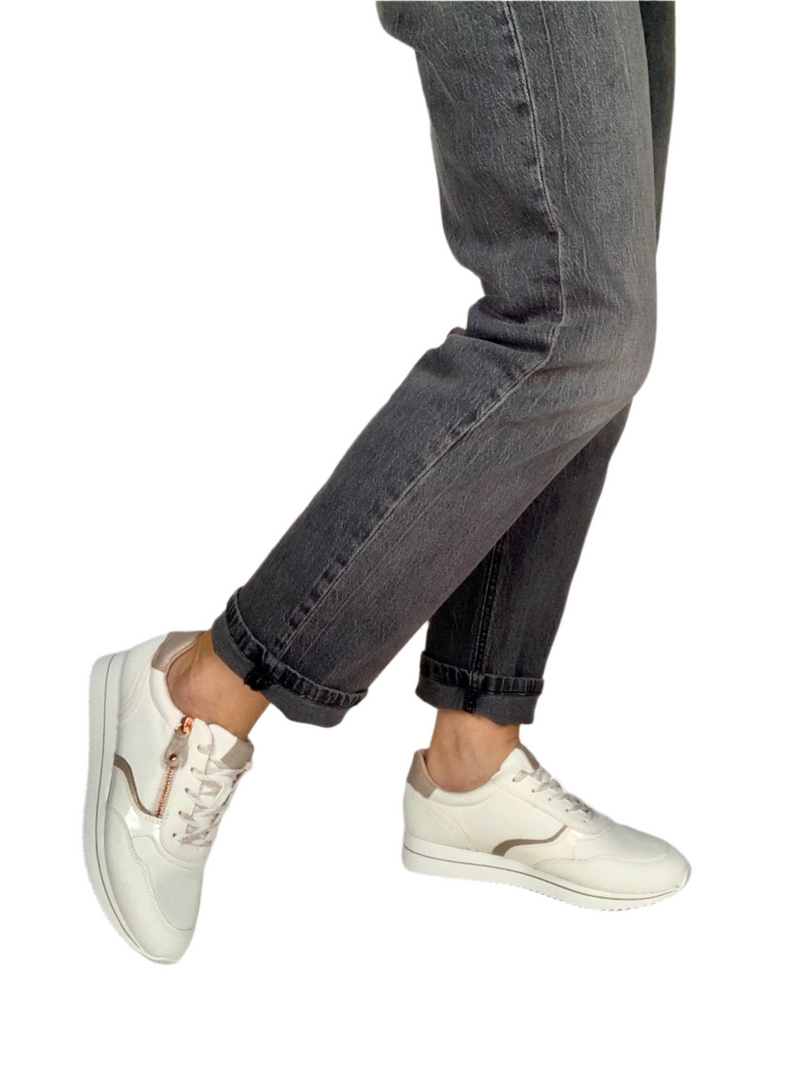 Load image into Gallery viewer, jana white trainers
