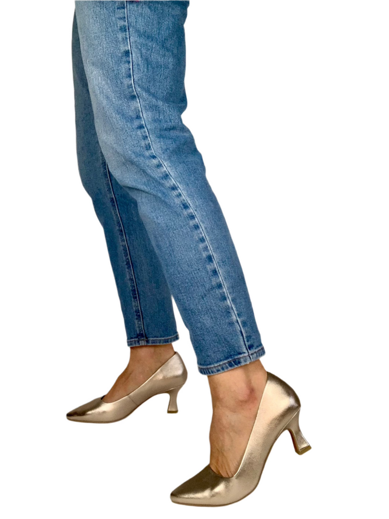 Load image into Gallery viewer, gold low heels
