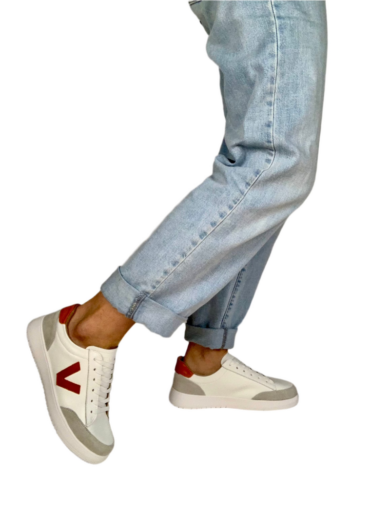 Load image into Gallery viewer, white drilleys trainers
