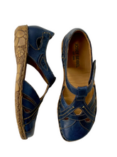 Load image into Gallery viewer, navy closed te sandals