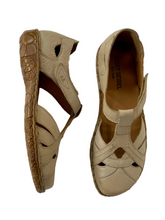 Load image into Gallery viewer, beige flat sandals