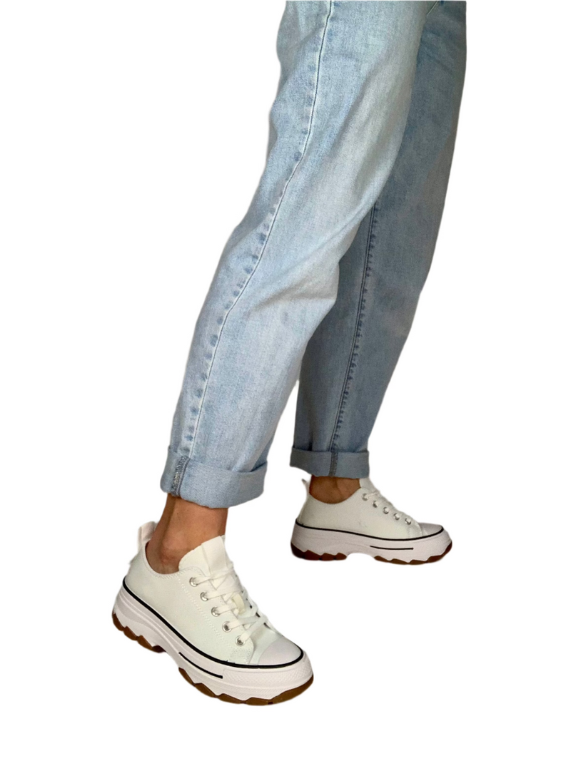 Load image into Gallery viewer, white canvas summer shoes
