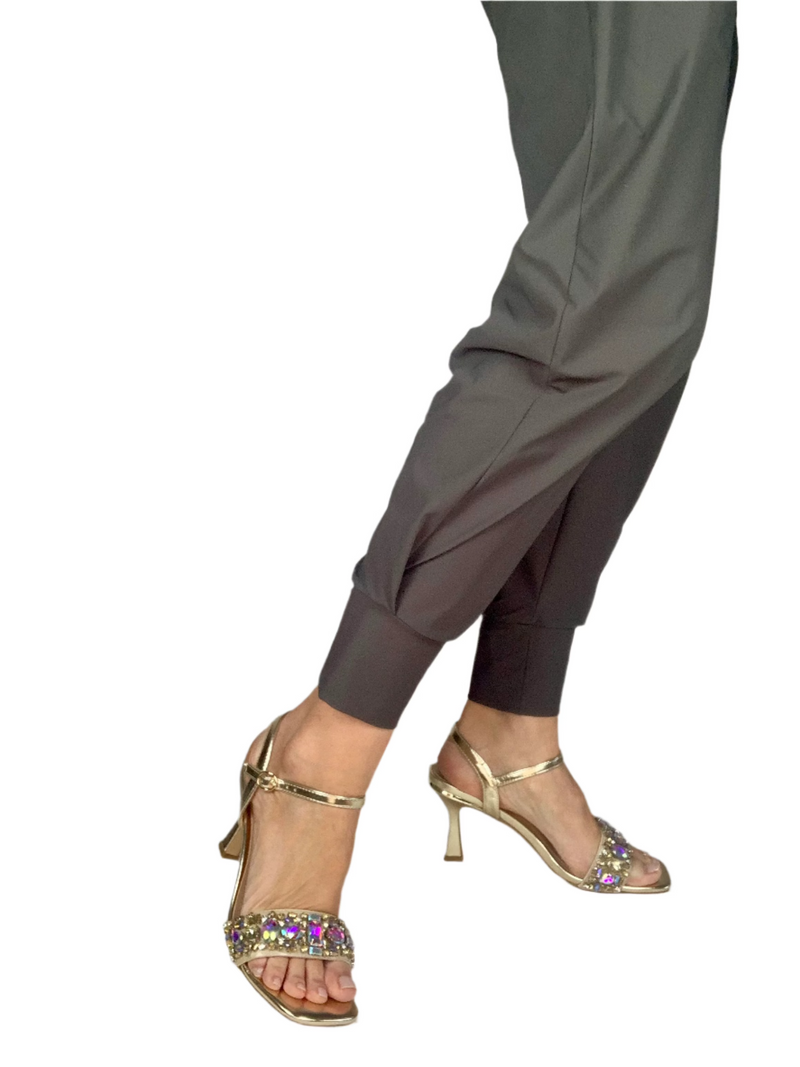 Load image into Gallery viewer, low gold heels
