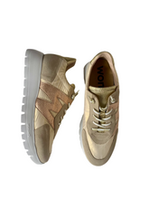 Load image into Gallery viewer, beige sneakers wonders