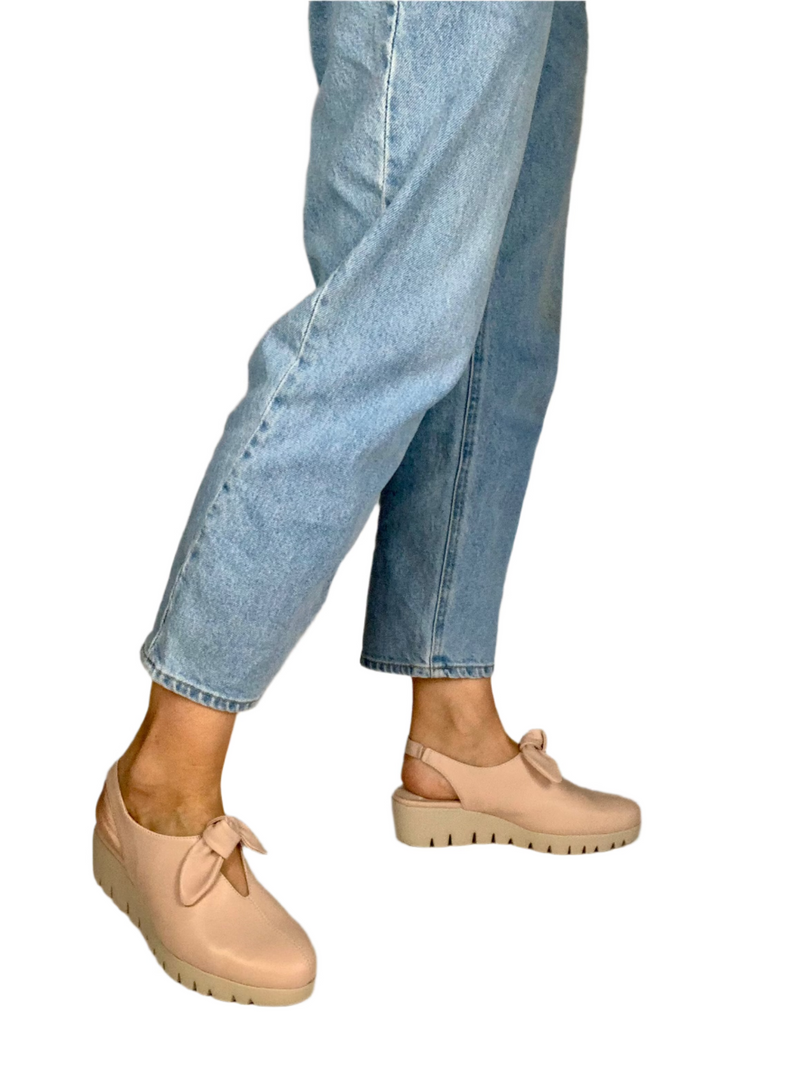 Load image into Gallery viewer, beige sandals wonders

