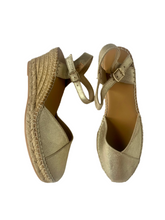 Load image into Gallery viewer, low gold wedge sandal