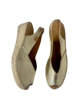 Load image into Gallery viewer, gold espadrille sandals