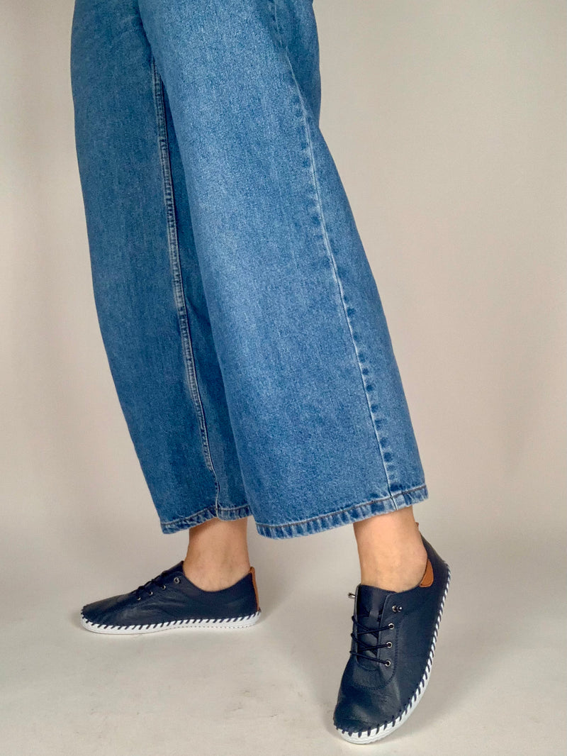 Load image into Gallery viewer, navy pumps
