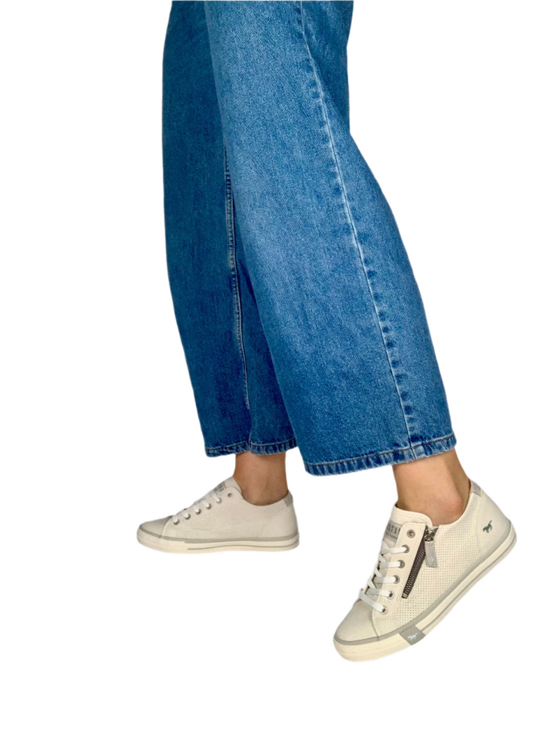 Load image into Gallery viewer, white leather trainers
