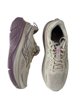 Load image into Gallery viewer, saucony running shoes for women