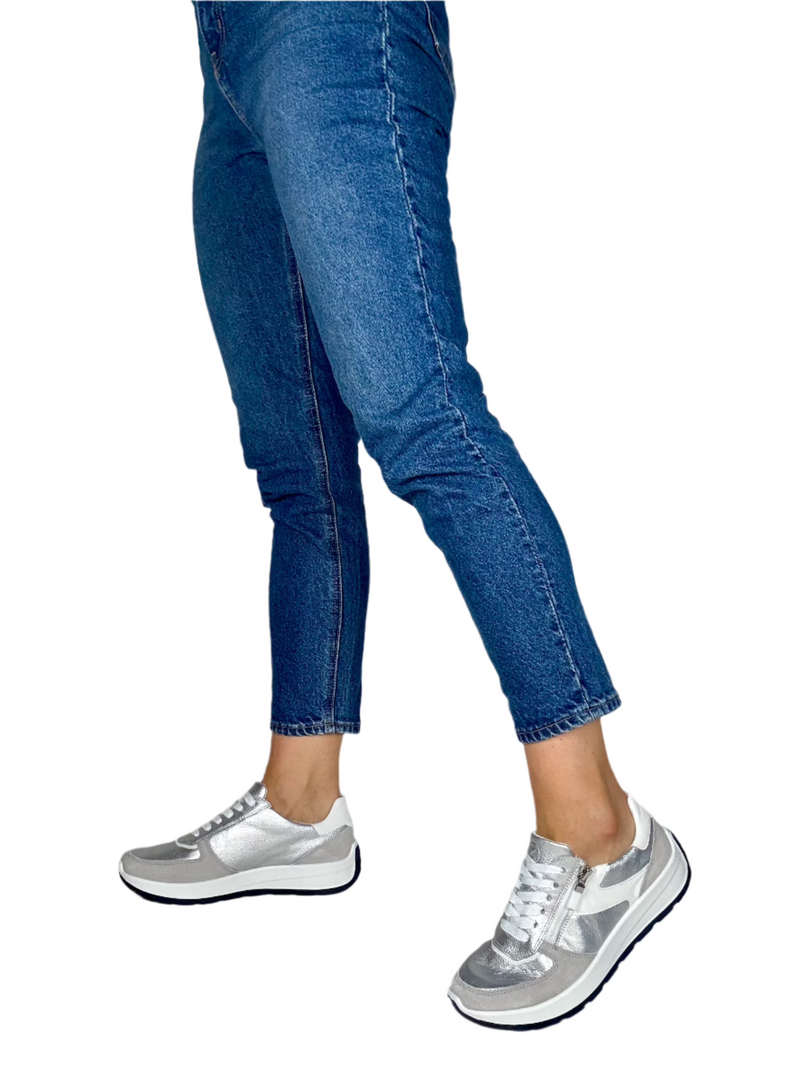Load image into Gallery viewer, wide fitting shoes for women
