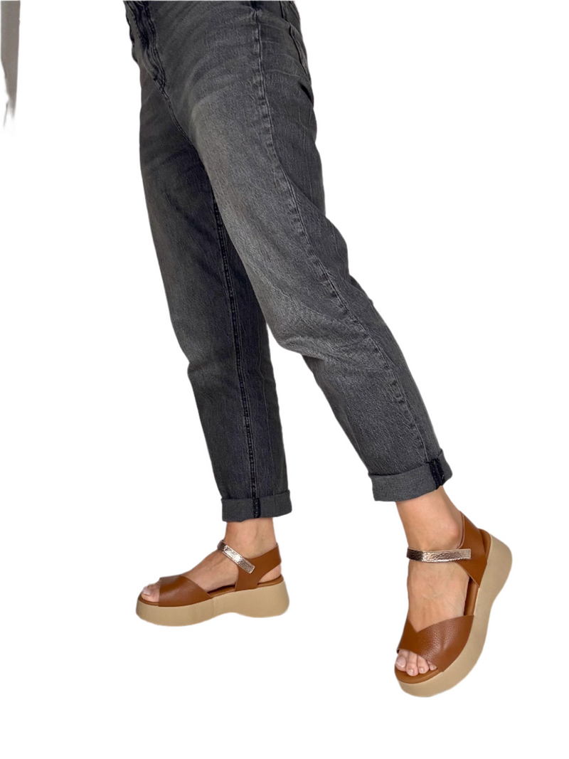Load image into Gallery viewer, tan chunky sandals
