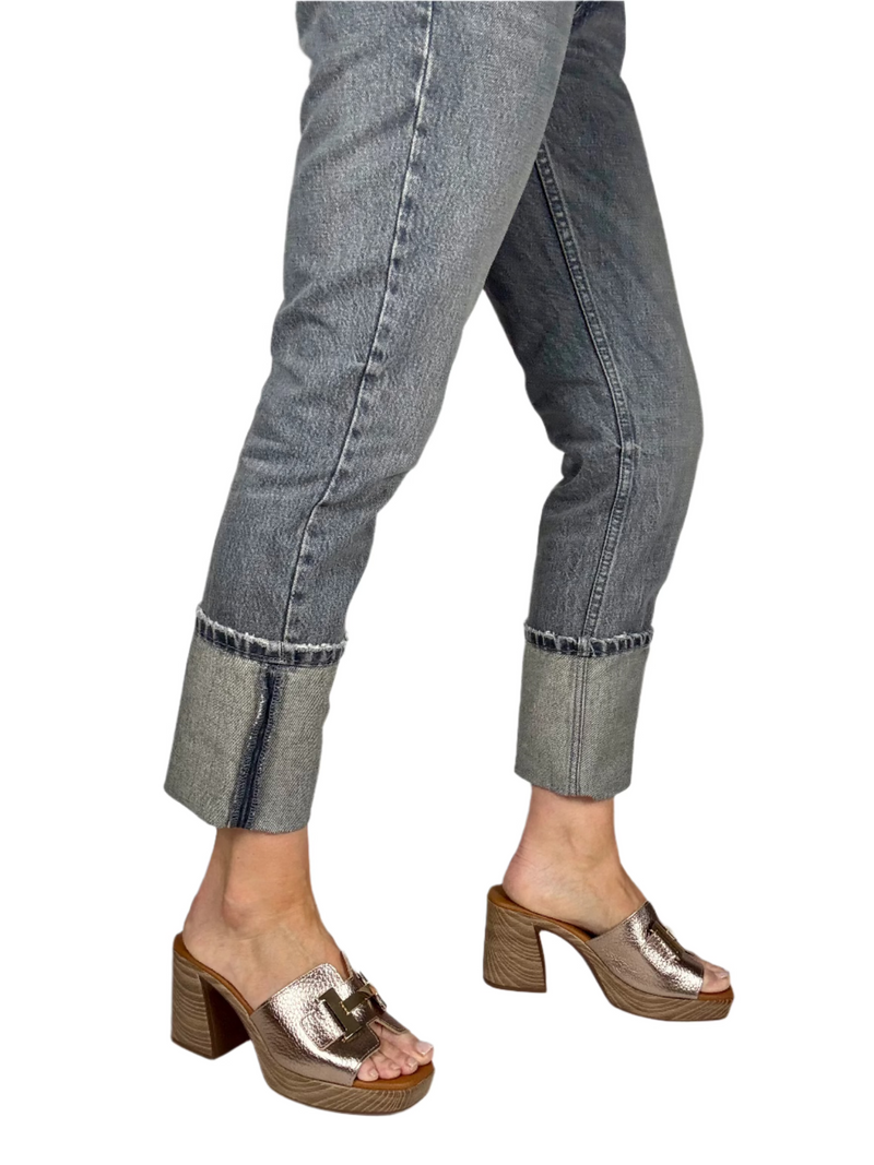 Load image into Gallery viewer, gold mule platfor sandals

