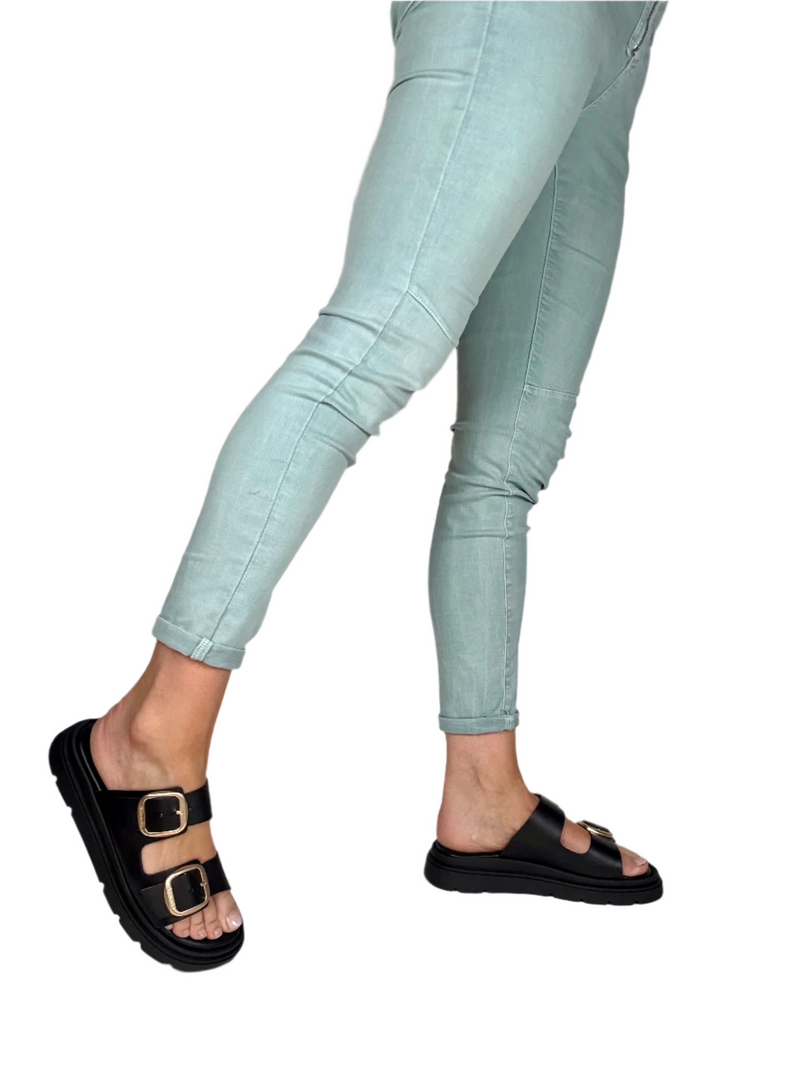 Load image into Gallery viewer, black flat sandals
