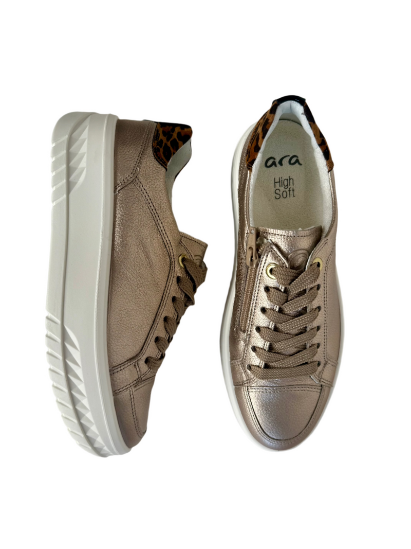 Load image into Gallery viewer, gold platfrm shoes
