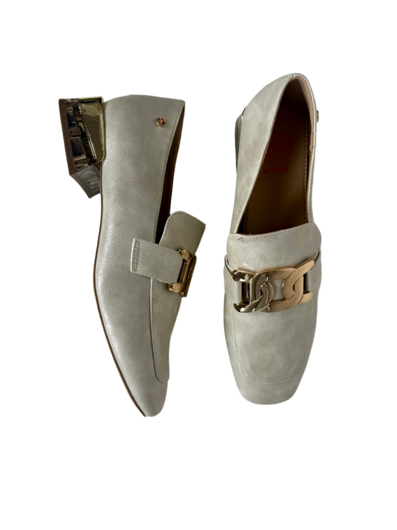 Load image into Gallery viewer, beige heeled loafers
