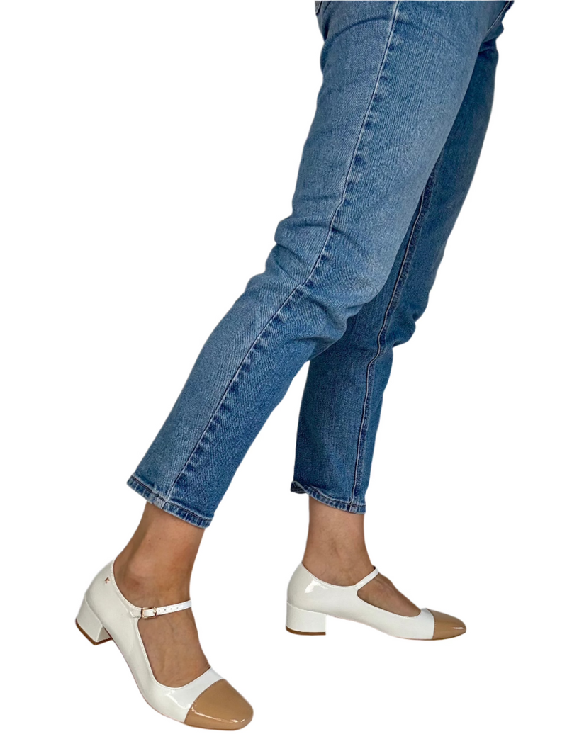 Load image into Gallery viewer, closed toe heels
