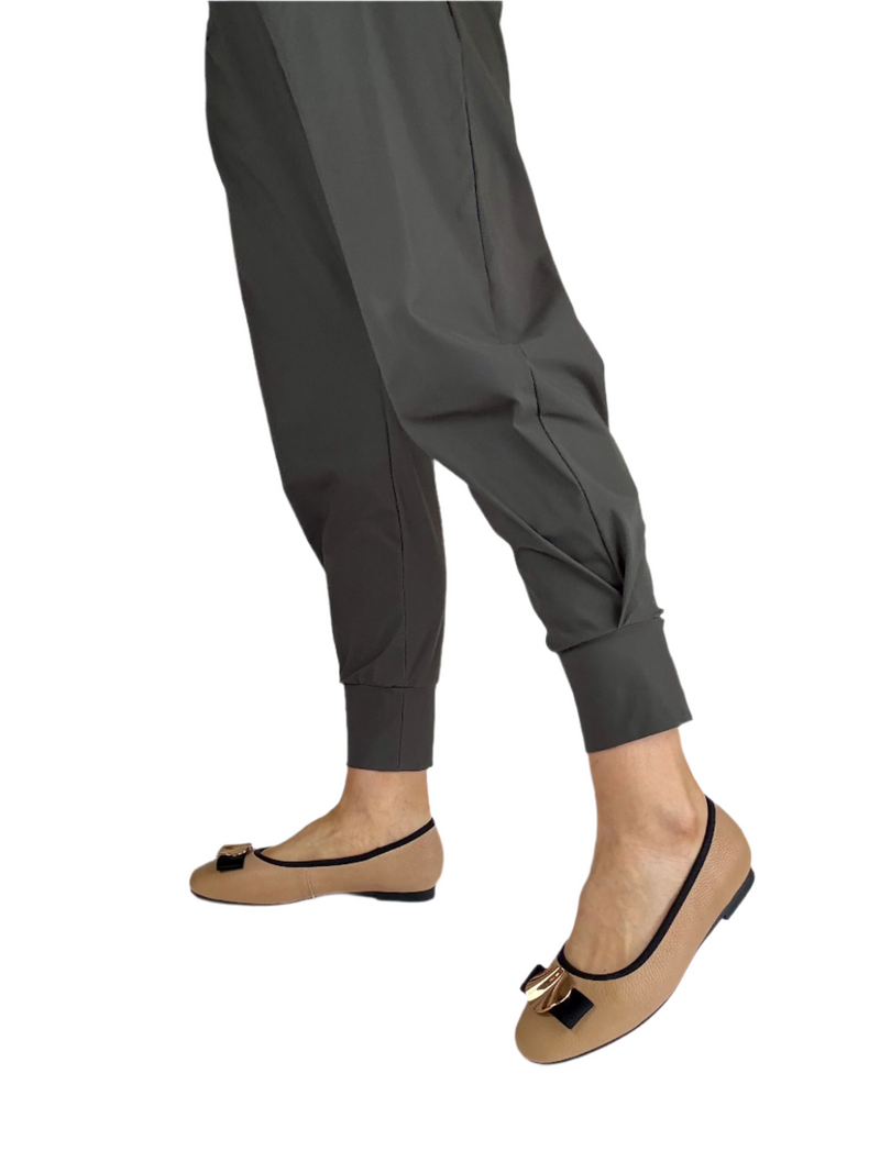 Load image into Gallery viewer, Tan leather pumps
