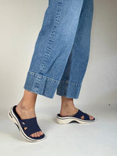 Load image into Gallery viewer, arch fit sandals for women