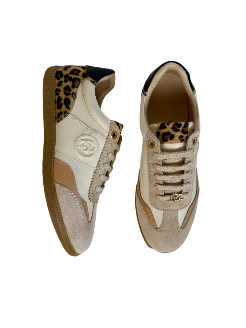 Load image into Gallery viewer, beige flat shoes
