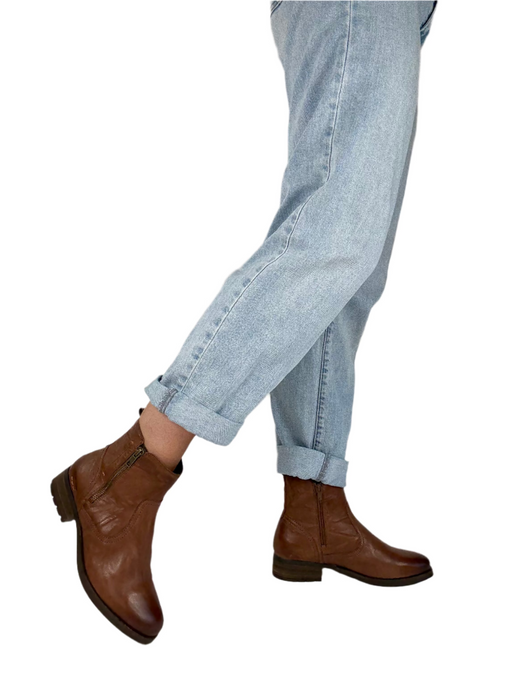 brown flat boots