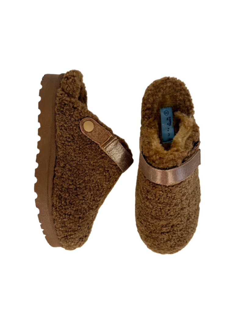 Load image into Gallery viewer, brown fluffy slippers
