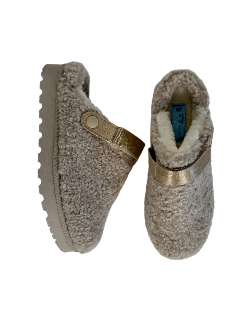 Load image into Gallery viewer, beige cosy slippers
